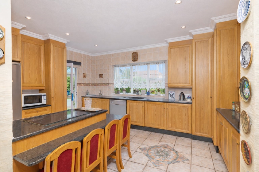 4 Bedroom Property for Sale in Caribbean Beach Club North West